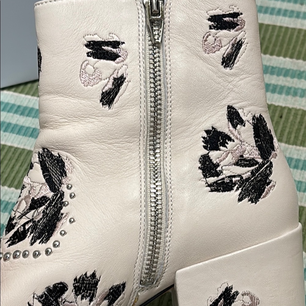 Dolce Vita White and Black Ankle Boots - embroidered leather - Picture 14 of 16